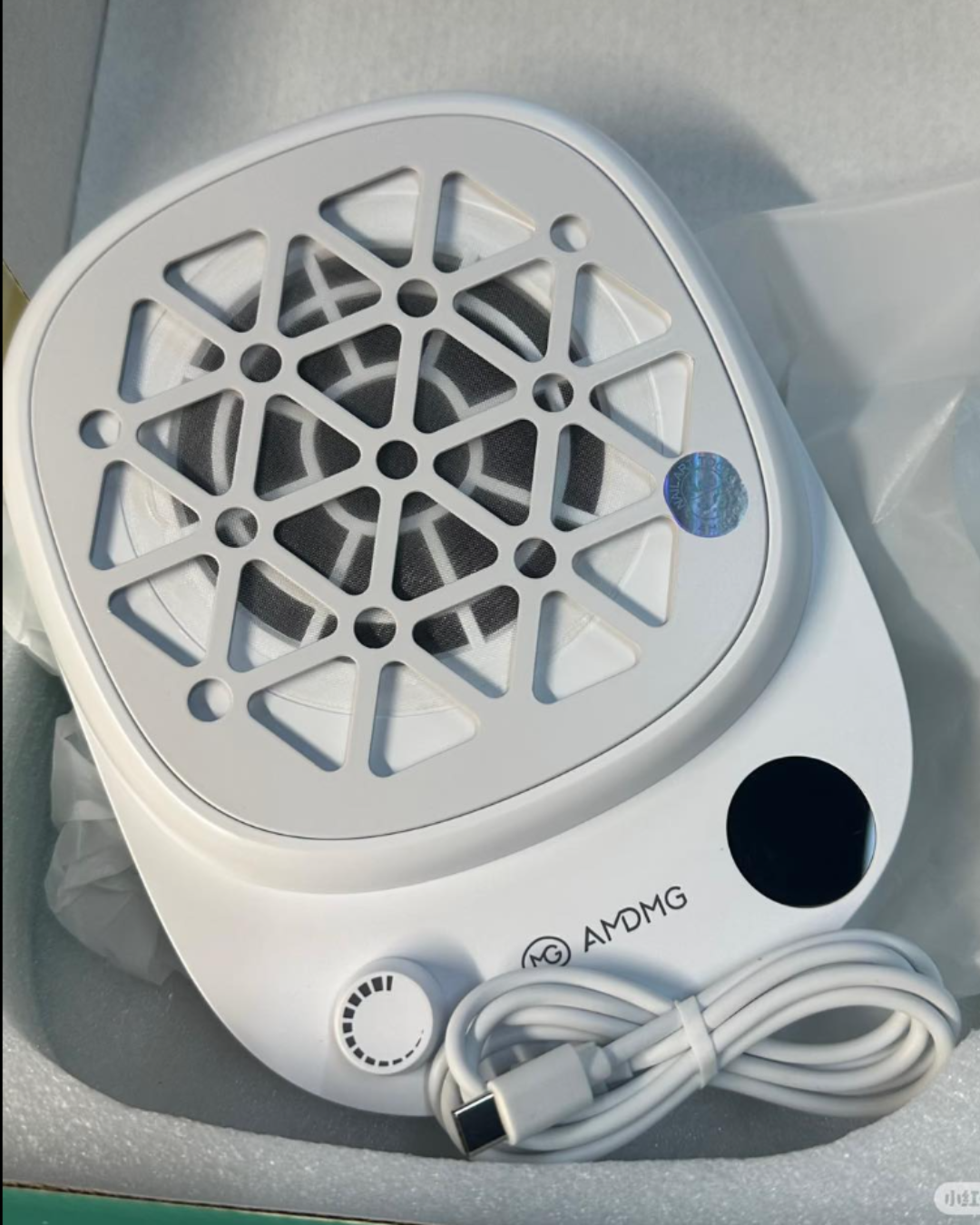 C. Aspirador de Polvo Profesional para Uñas ADMG