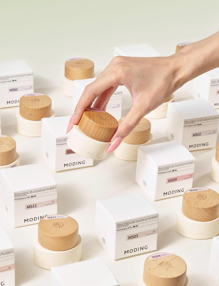 “Set Profesional MODING sin HEMA ni TPO – 12 Geles Constructores + Moldes + tablero de Muestras”